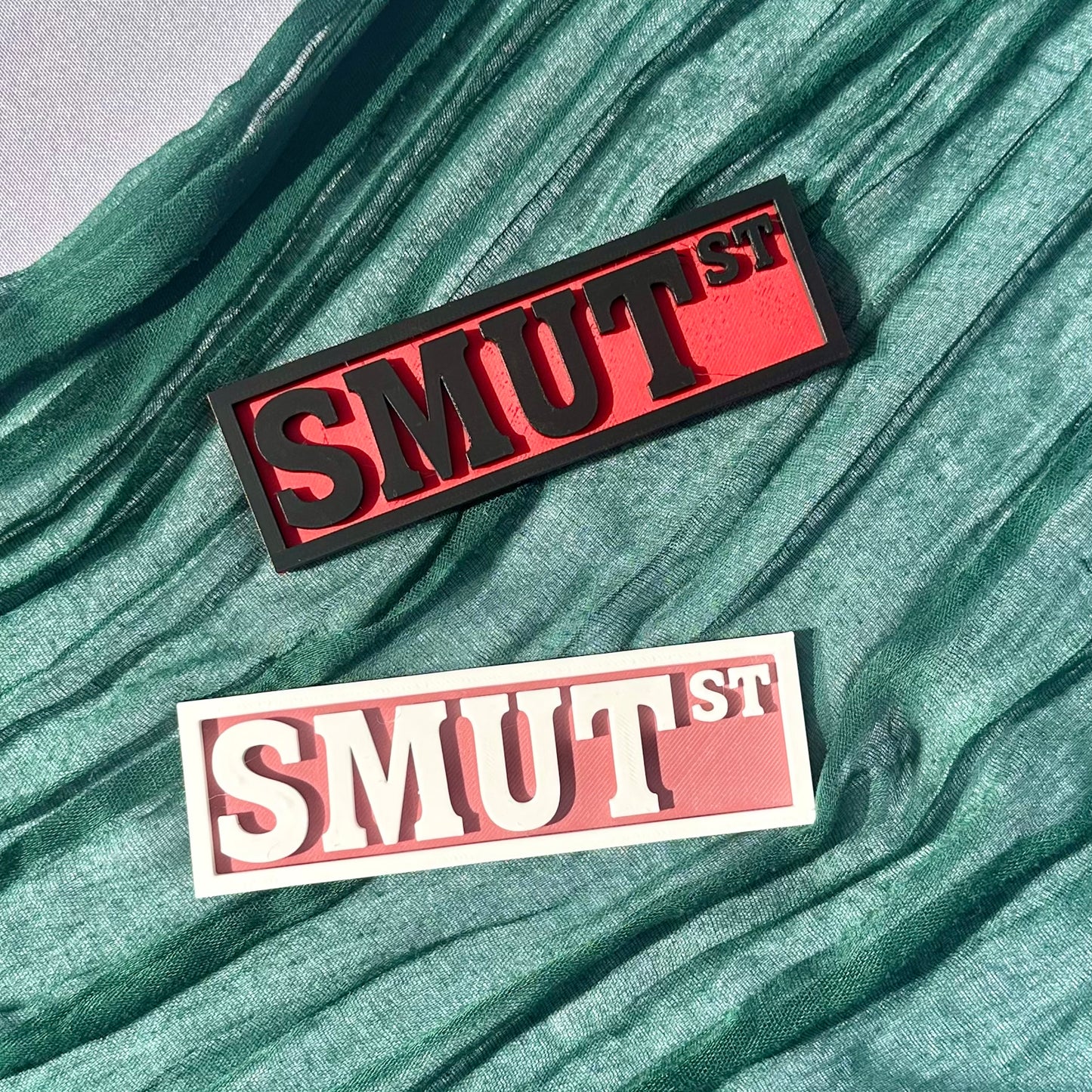 Smut St Sign