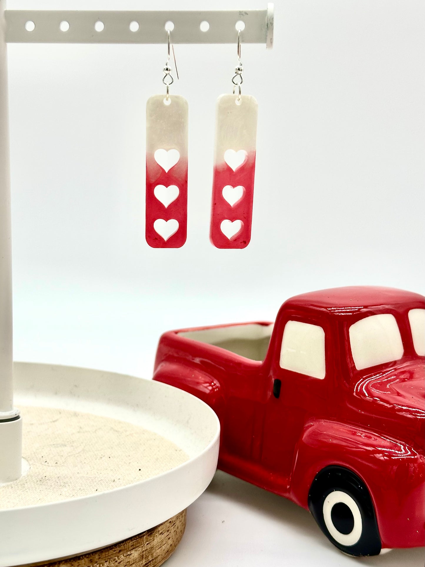 Sweetie Pie Bar Earrings - White/Red